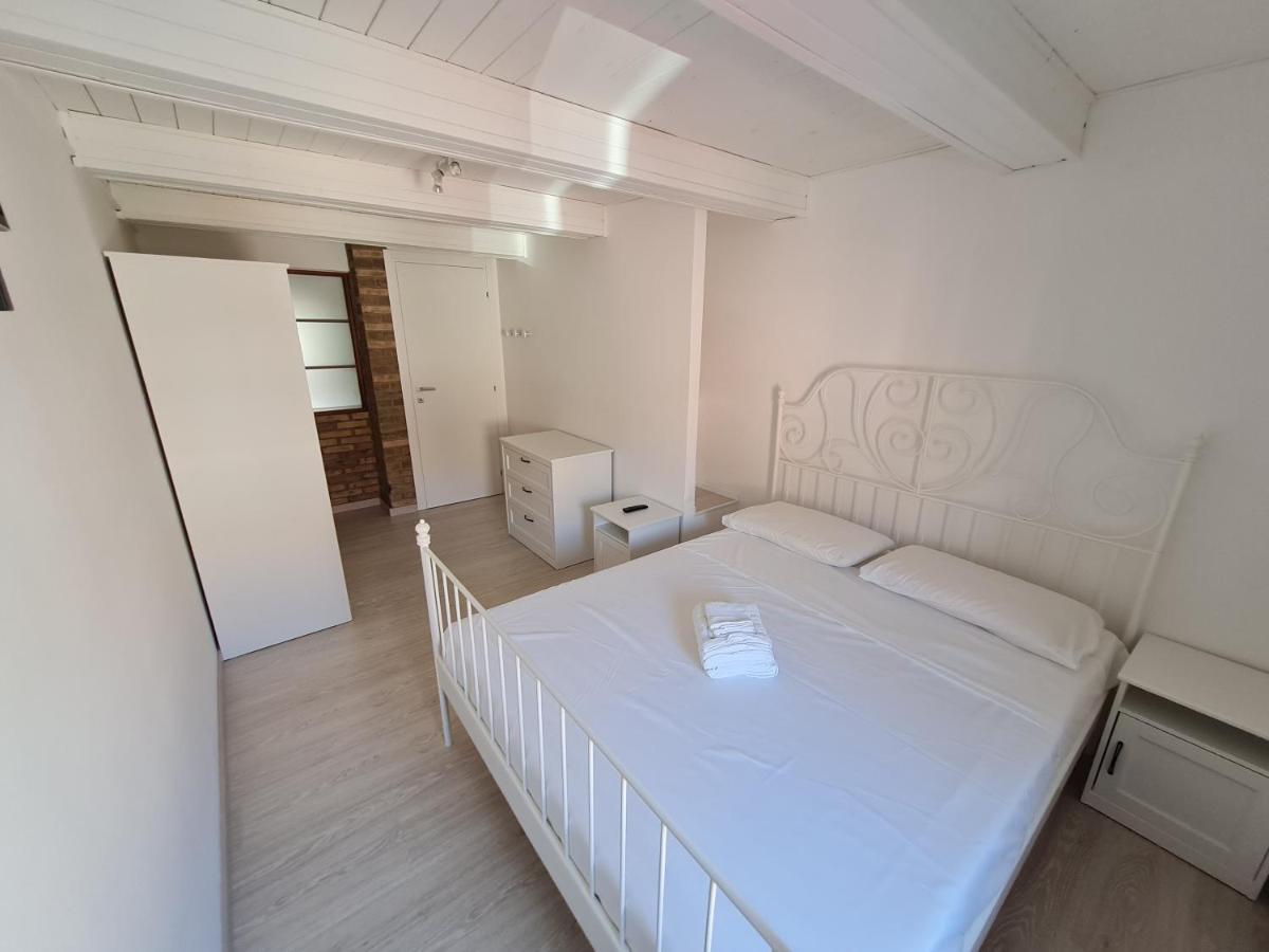 Al Castello - Aeroporto Delle Marche - Ancona Lejlighed Falconara Marittima Eksteriør billede